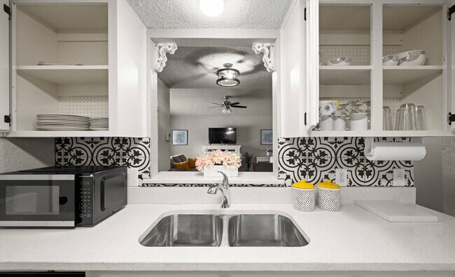 Building Photo - 11934 Hearn Rd