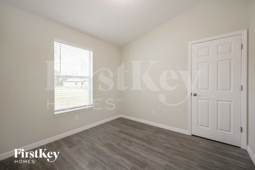 Building Photo - 840 Puccini Ave S