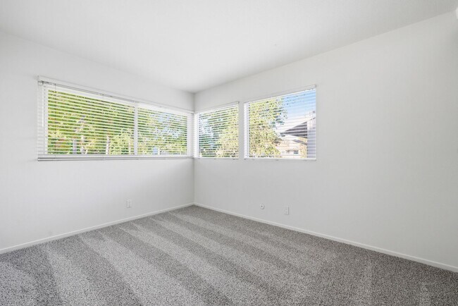 Building Photo - Rare Free-Standing Bluffs Z Plan – Largest...