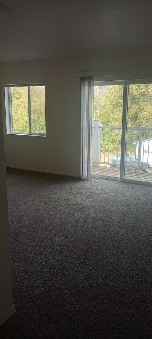 Building Photo - 975 Park