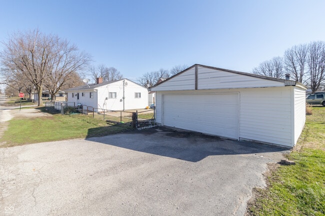 Building Photo - 1701 Nelson Ave