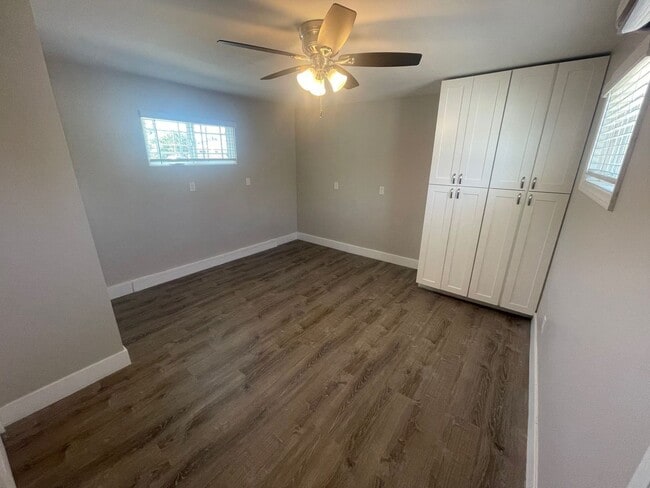 Building Photo - 4BD/2BA House on 63rd!