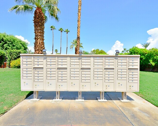 Building Photo - 2230 N Indian Canyon Dr
