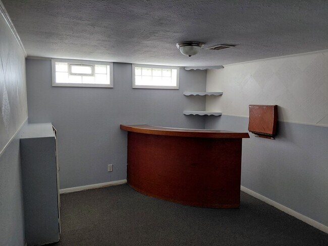 Building Photo - 3911 Warrendale Rd
