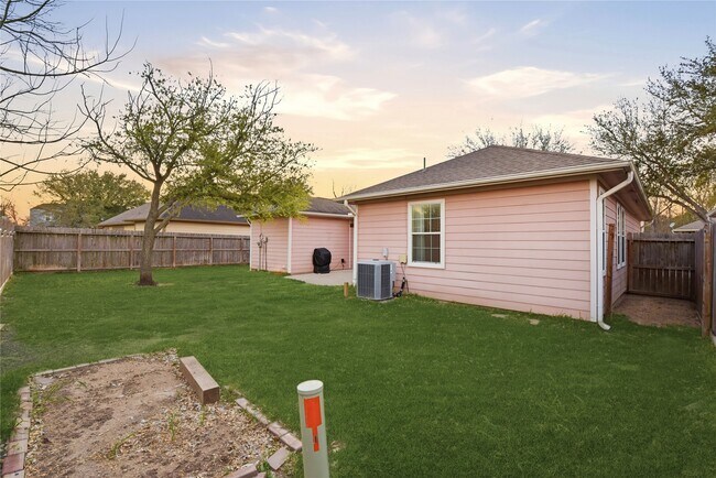 Building Photo - 415 San Julio St