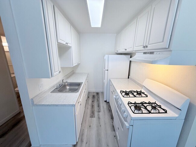 Building Photo - Pet friendly 1 bed apartment in South Lake Tahoe