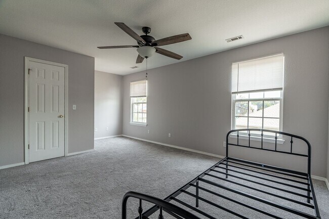 Building Photo - Spacious 3-Bedroom Home in Bentonville’s E...