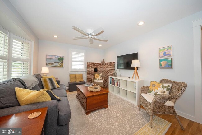 Building Photo - 533 Monument Ave