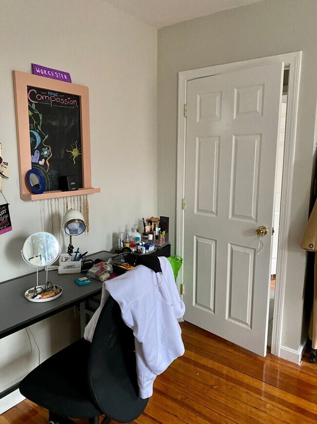 Building Photo - HOT NORTH END LISTING!!!