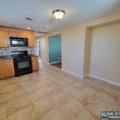 Building Photo - 12-14-14 1st St