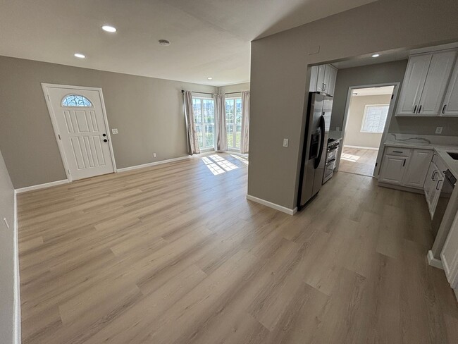 Building Photo - Upgraded 3 bedroom home!