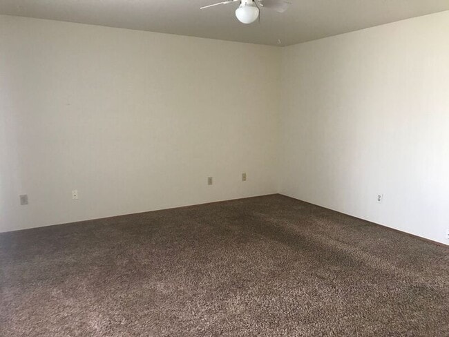 Building Photo - 400 S Morain St