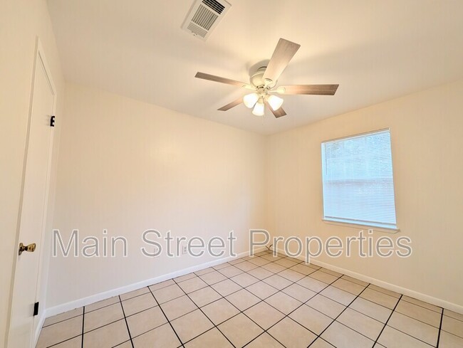 Building Photo - 5086 Yacht Harbor Cir