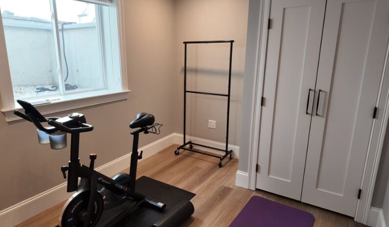 Building Photo - 33 Hovey St