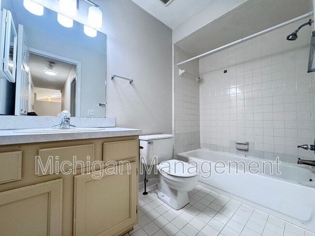 Building Photo - 173 Algansee Dr