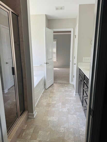 Building Photo - 8132 Ronda Dr