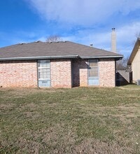 Building Photo - 2000 Square feet Duplex Southeast!  $1195