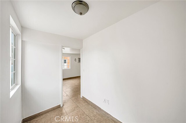 Building Photo - 6827 Simpson Ave