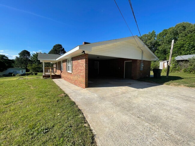 Building Photo - Completely remodeled 3/2 House- $2,150