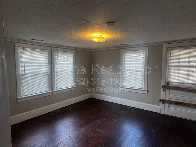 Building Photo - 1201 Evergreen Rd