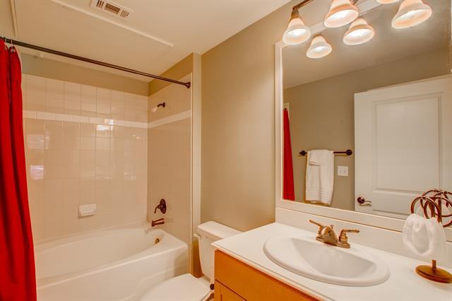 Building Photo - 1862 Summit Ave