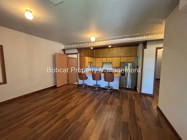 Building Photo - 1015 US-395