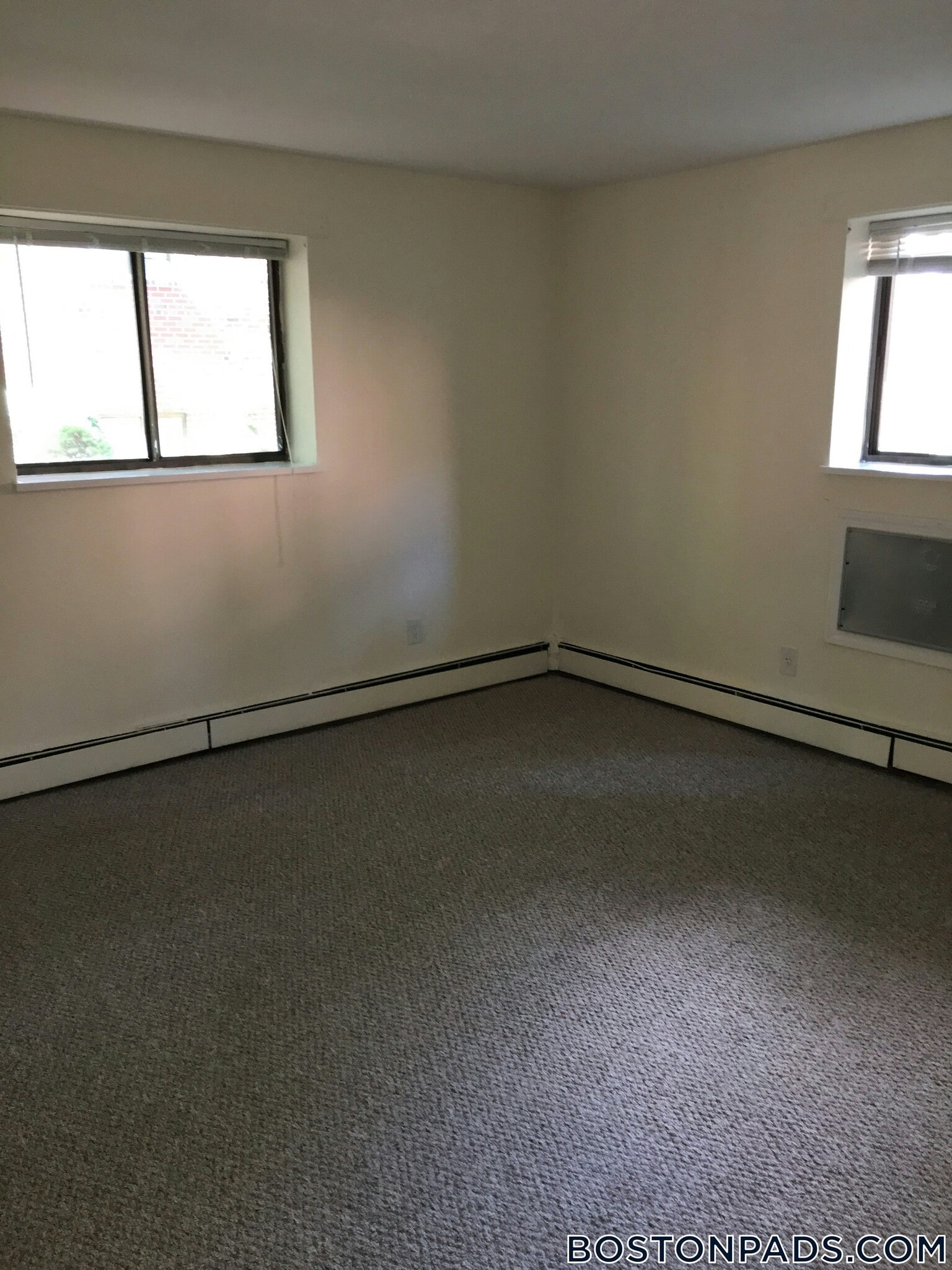 Building Photo - 8 R Riverside St