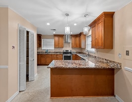 Building Photo - 4505 Laplace St