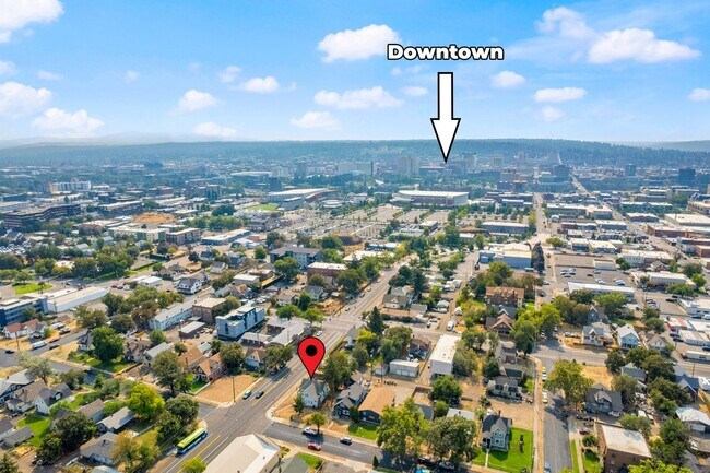 Building Photo - Charming 3 Bed 2 Bath Emerson Garfield Rem...