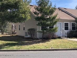 Building Photo - 140 Parkway Dr