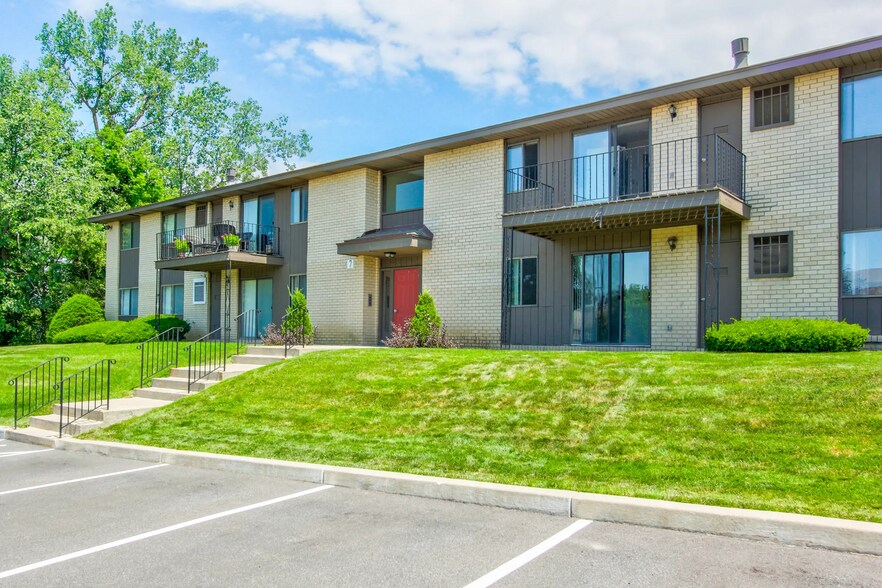 Building Photo - Rolling Ridge