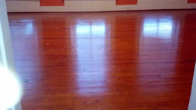 Building Photo - 105-4 E Main St