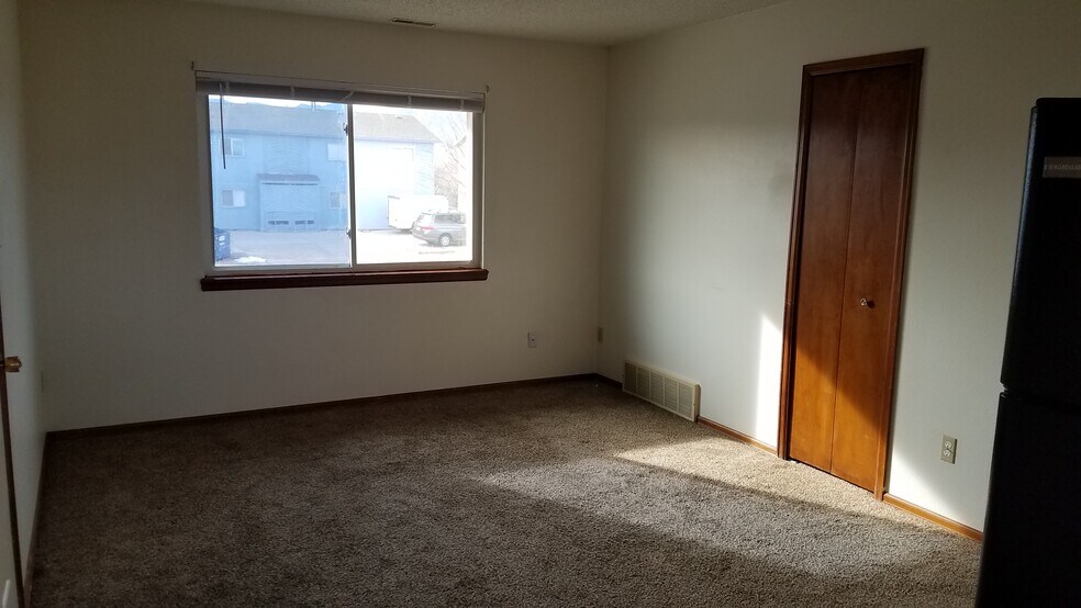 Living room - 6646 Provincial Dr