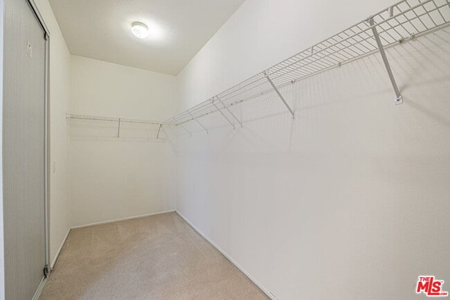 Building Photo - 25755 Hood Way