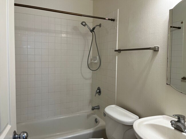 Building Photo - Ewa Gentry Large 2 story - 4 bedrooms, 3 b...