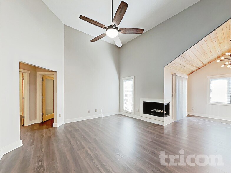 Building Photo - 511 Lisa Carol Dr