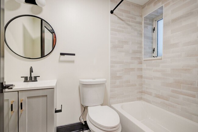 Building Photo - 3007 W Fletcher St