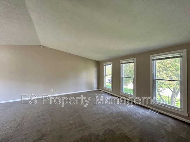 Building Photo - 1180 Standish Dr