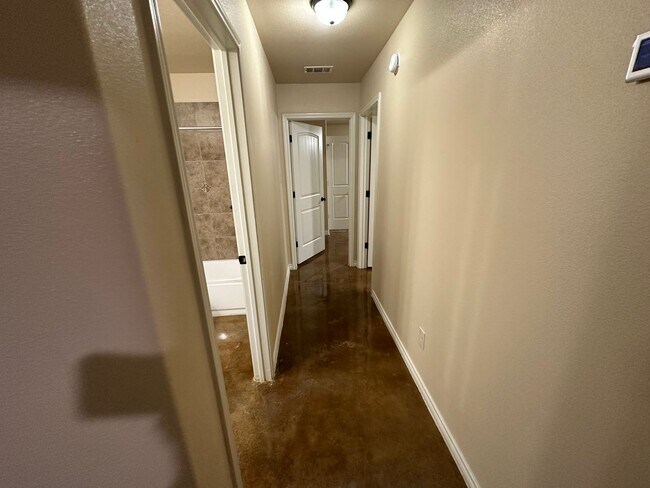 Building Photo - AVAILABLE NOW!!