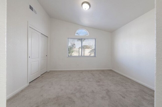 Building Photo - 6118 Autumn Crest Dr