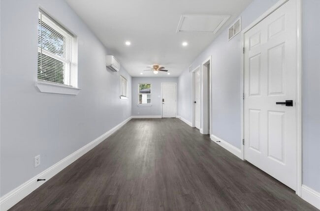 Building Photo - 4120 Linn St