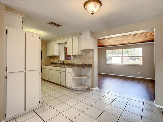 Building Photo - 5319 Drift Tide Dr