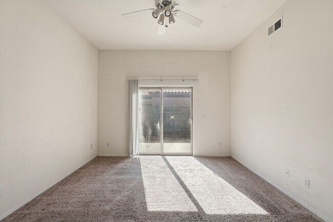 Building Photo - Gated Community, close to 101 and Arrowhead!