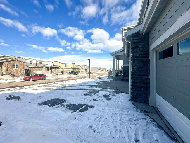 Building Photo - Grand 6bd 4ba Crystal Valley home with an in-law suite!!!