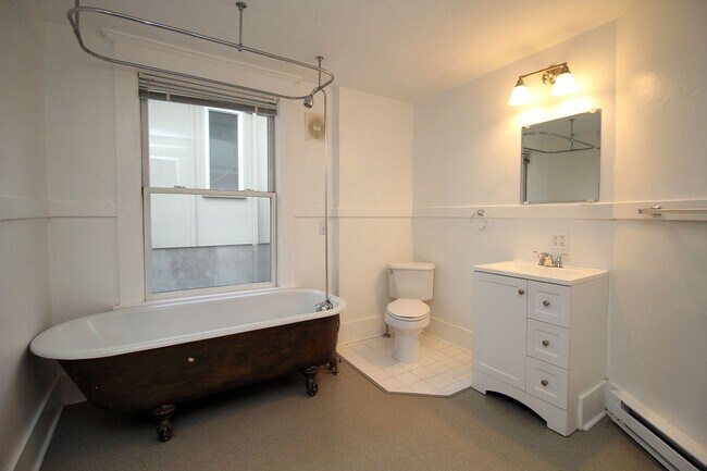 Building Photo - 4826 NE 14th Pl