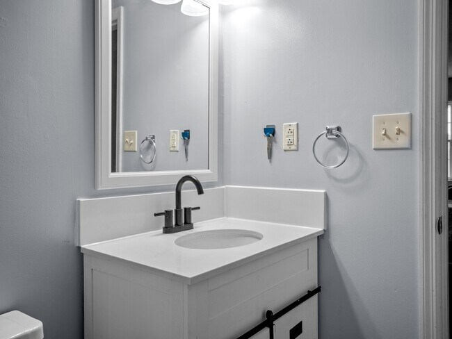Building Photo - 1020 Furia Dr