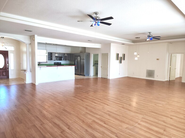 Building Photo - 223 Golf Aire Blvd