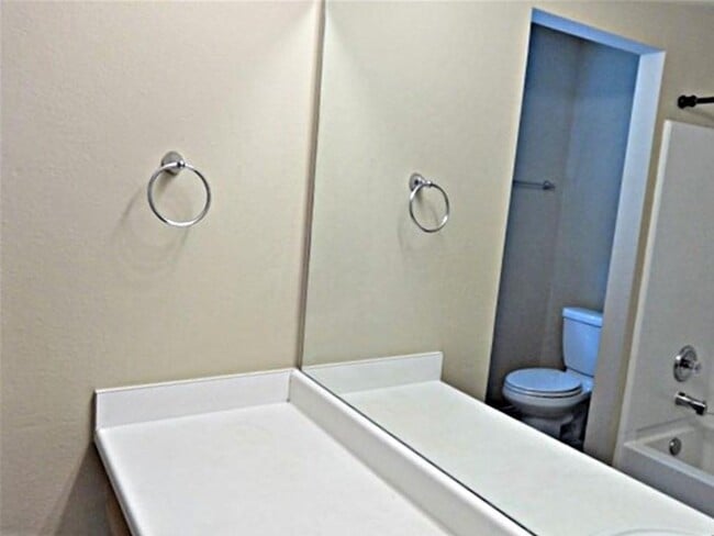 Building Photo - 16403 Lynn Crest Ct