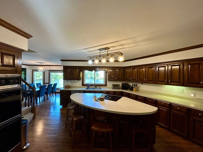 Building Photo - 805 De La Fayette Ct