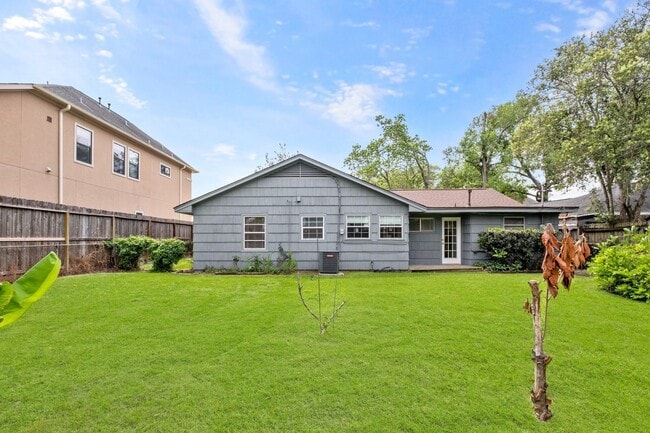 Building Photo - 5232 Mimosa Dr